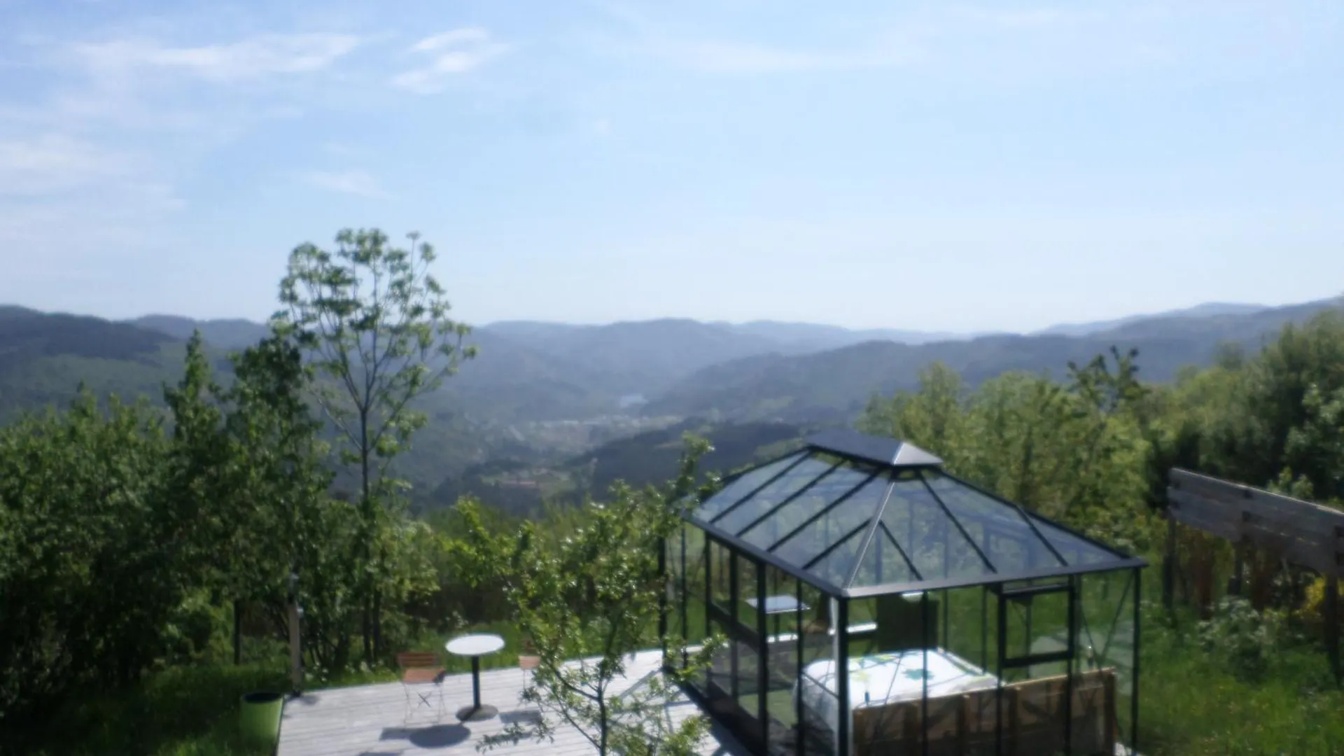 Luxury tent Nuits D'Y Cimes : Nuit Insolite Bulle, Spa Jaunac