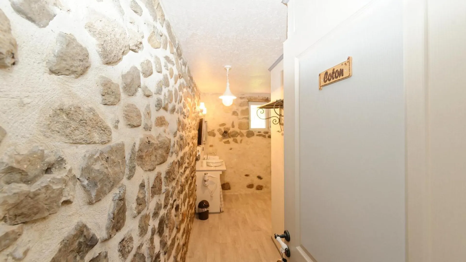 Nuits D'Y Cimes : Nuit Insolite Bulle, Spa Jaunac 0*,