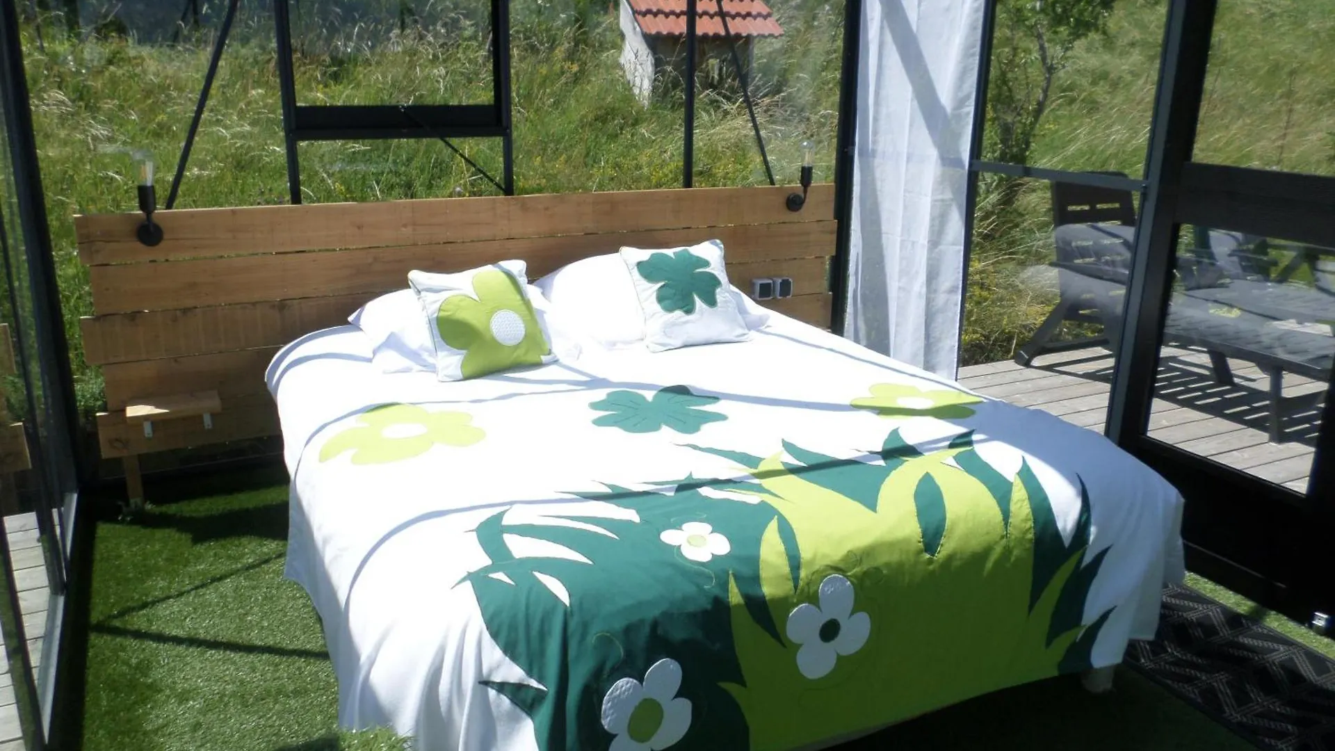 Luxury tent Nuits D'Y Cimes : Nuit Insolite Bulle, Spa Jaunac